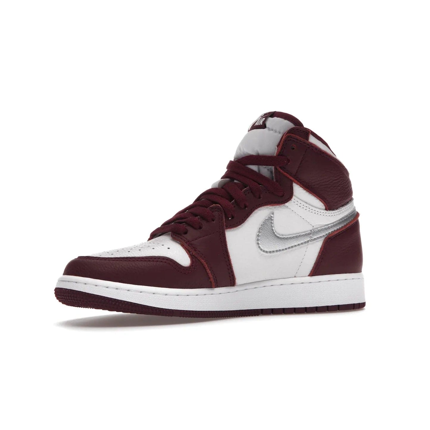 Jordan 1 Retro High OG Bordeaux (GS) - Image 16 - Only at www.BallersClubKickz.com - #
Introducing the Air Jordan 1 Retro High OG Bordeaux GS – a signature colorway part of the Jordan Brand Fall 2021 lineup. White leather upper & Bordeaux overlays, metallic silver swoosh, jeweled Air Jordan Wings logo & more. Step up your style game with this sleek fall season silhouette.